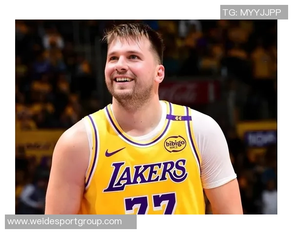 FIBA转发山寨球星合照引发热议大声喊出詹姆斯东契奇库里的名字